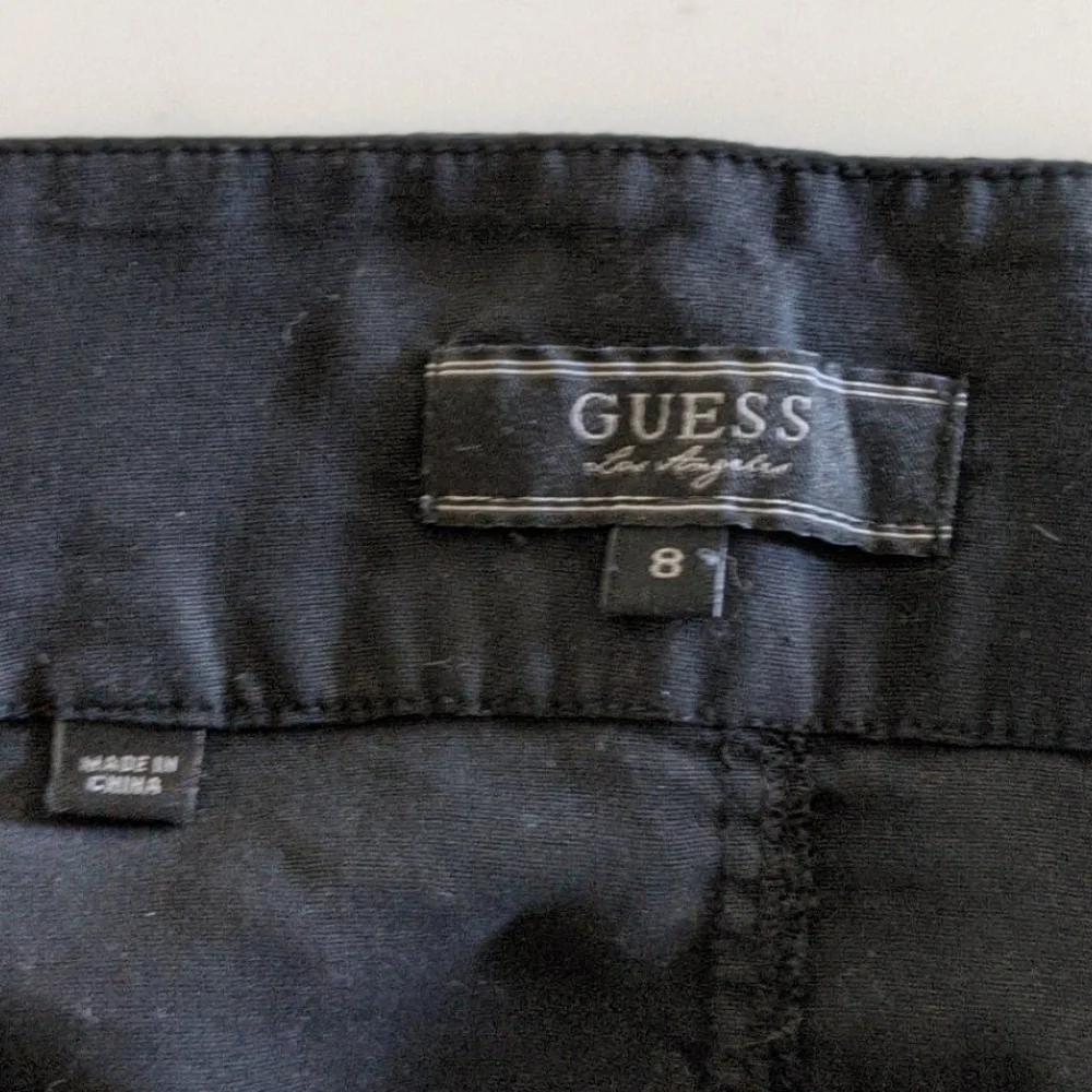 Black zip up guess skirt - Picture 3 of 5
